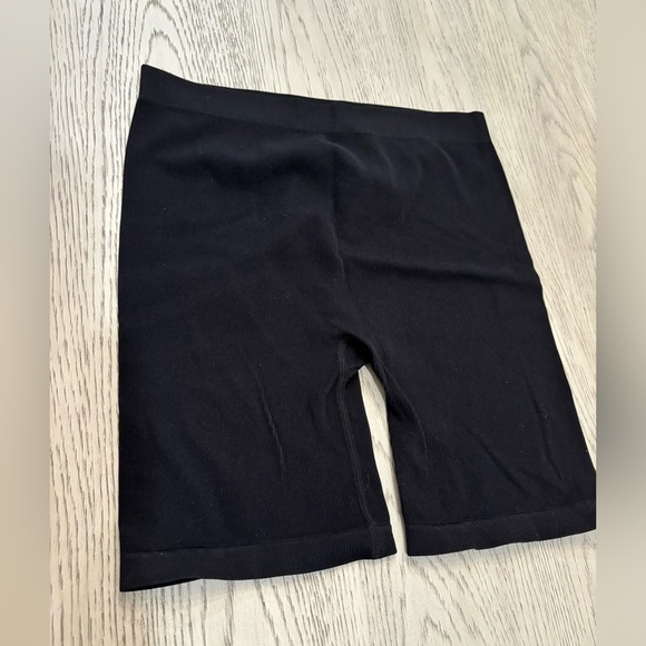 NWOT H&M Black Ribbed Biker Shorts - Picture 6 of 12
